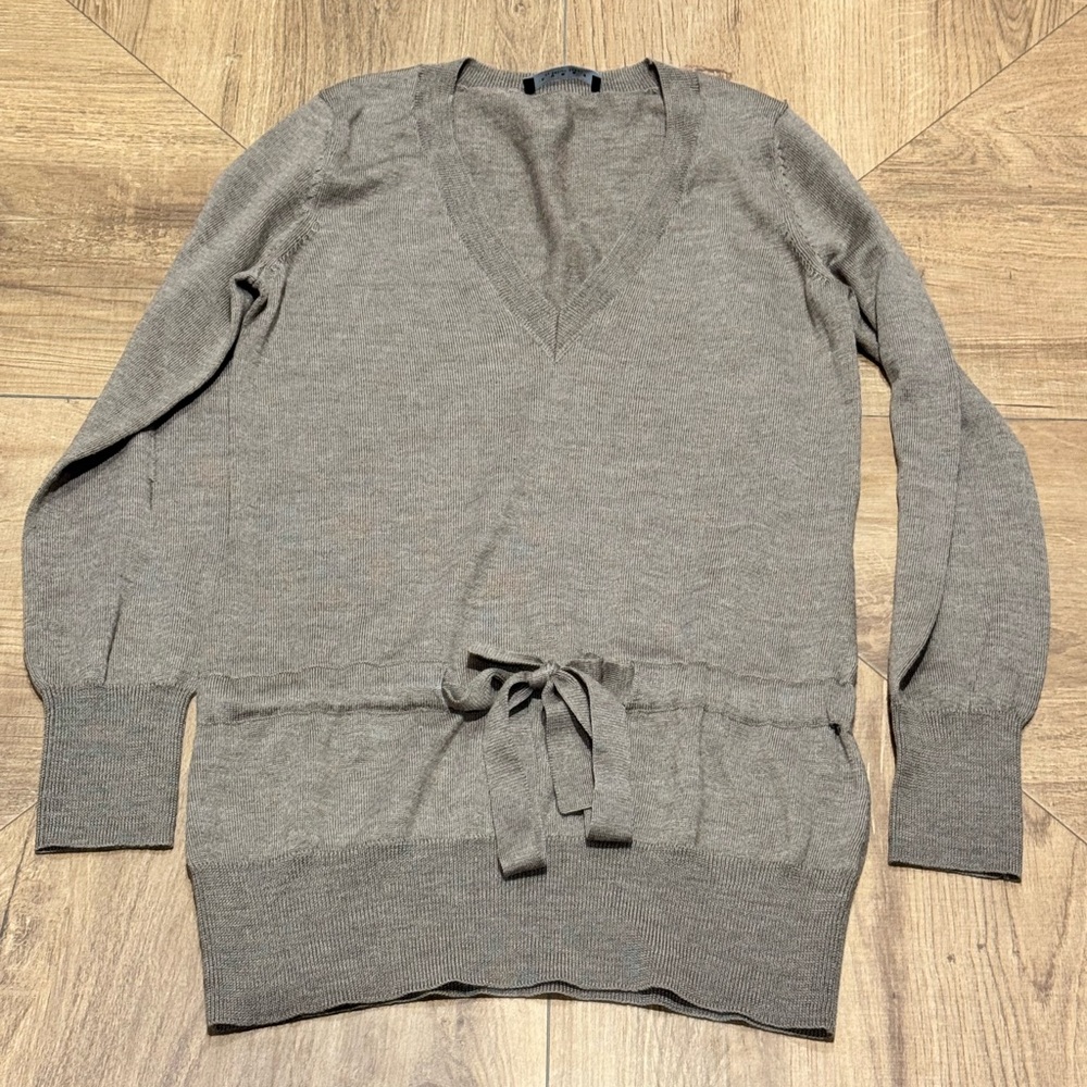 Laundry By Shelli Segal Gray V-Neck Sweater with Tie Waist